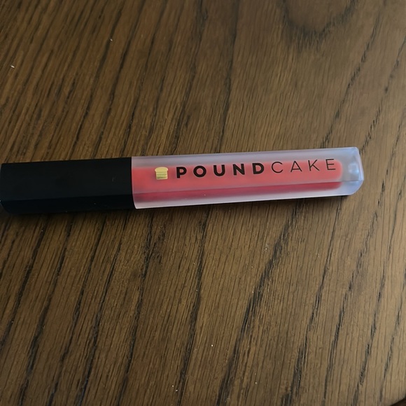 Poundcake Cake Batter Liquid Lipstick in Red Velvet Allure Best Of Beauty - Picture 3 of 3